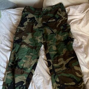 cargo army pants. good condition. many pockets.
